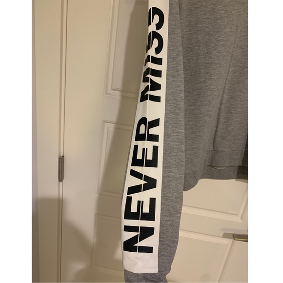 NWT H&M Grey Sweatshirt - Picture 2 of 6